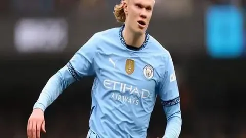 假期快乐，加维与爱侣巴黎迪士尼同游留影